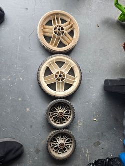 Lawnmower wheels