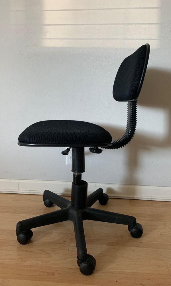 Cushioned Rolling Desk Chair For In Irvine Ca Offerup