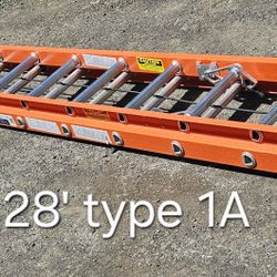28' Werner fiberglass ladder-type 1A 