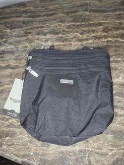 NWT Baggallini Crossbody Travel Purse Black Nylon Zipper Pockets Bag