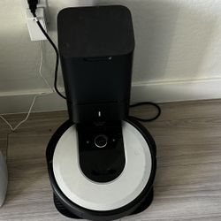 Roomba i6+ self Empty 