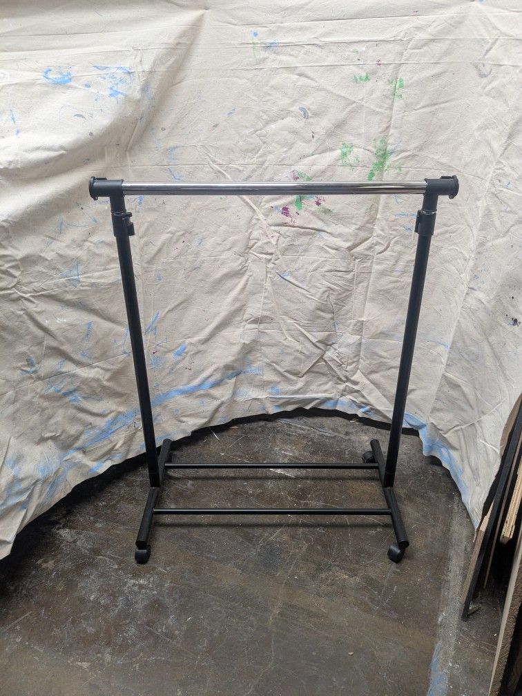Extendable Clothes Rack