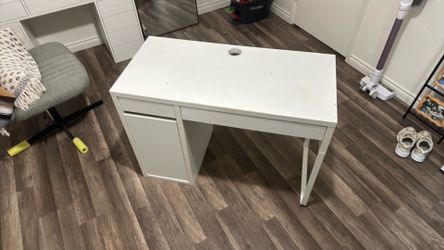Make up desk