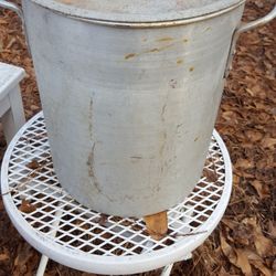 Large Aluminum Pot With Lid