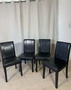 Black Upholstered Dining Chairs (4) / Juego de 4 Sillas Negras