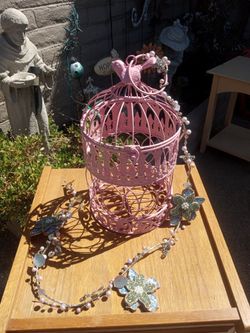 HANGING METAL PINK DECORATIVE BIRDCAGE