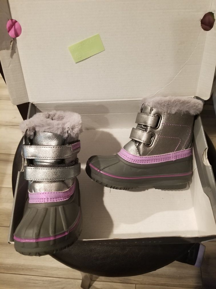 New London Fog girls snowboots size 9 and 11