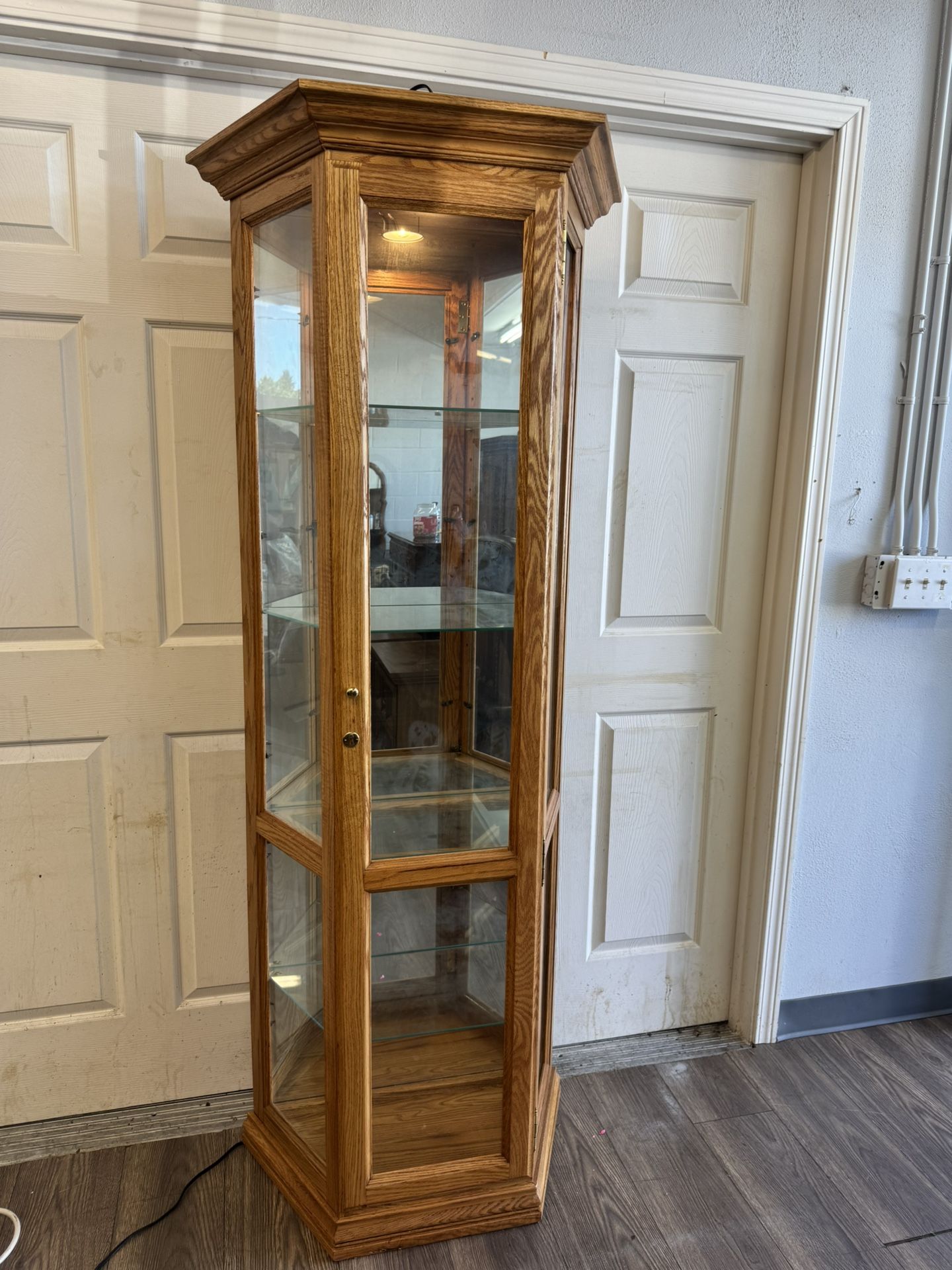 Large Lighted Curio Cabinet – Oak Finish – Glass Display – 1 Door (Non-Locking)