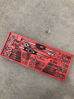 Dayton 6X990  - 77 Piece Tap And Die Set