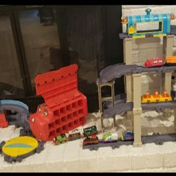 2FT Tall Tomy Train Tracks multiple combo, 3 Thomas&3 Chuggington Trains w/ Case