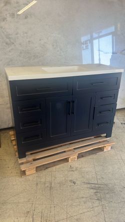 Bathroom vanity set