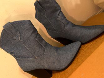 Women’s boots, Never Worn. sizes vary!