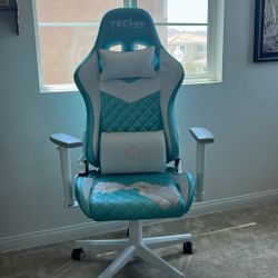 TechniSport Gaming Chair – Peeling Seat, Priced to Sell