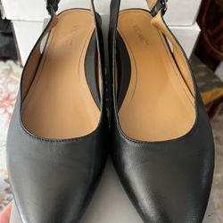 New-in-box Vionic slingback flats. Never worn. Black, size 8