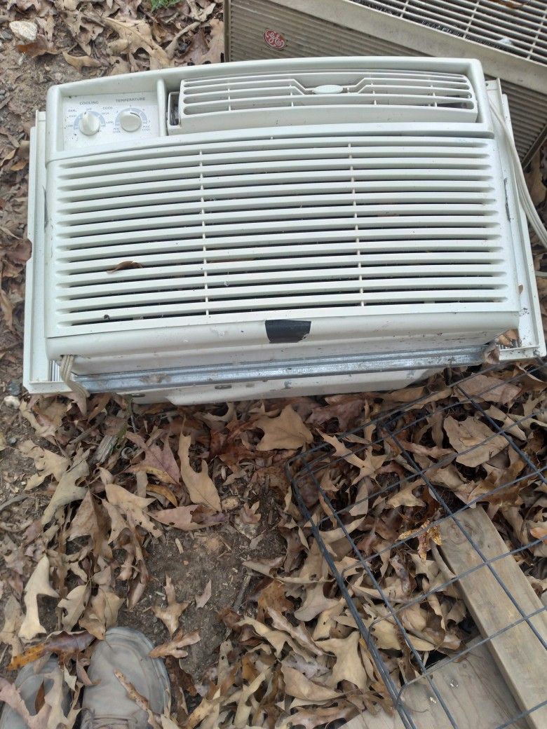 AC Window Unit Works