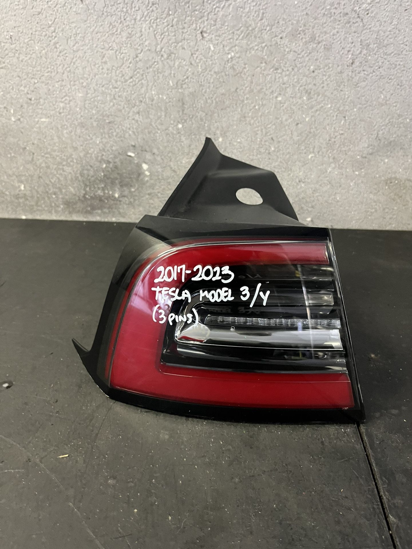 2017-2018-2019-2020-2021-2022-2023 TESLA MODEL 3 LEFT TAIL LIGHT OEM USED