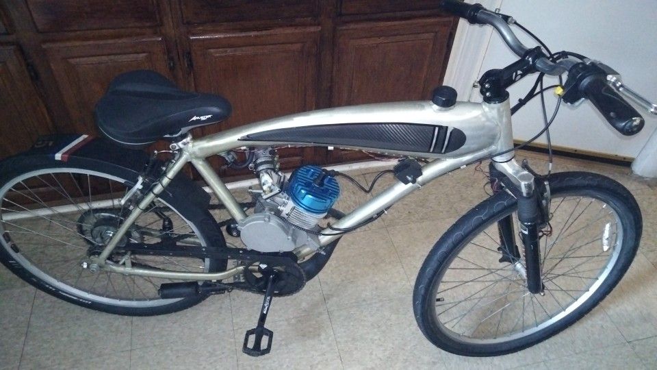 TURING BIKE DE GAS En Perfecto Estado Lista Para Usarse El Precio 800 Dólares Precio Negociable Dejar Mensajes Si Están Interesados Muchas Gracias