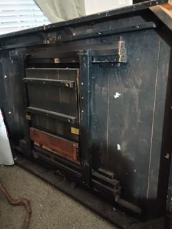 Brown wood table with a leaf, great condition