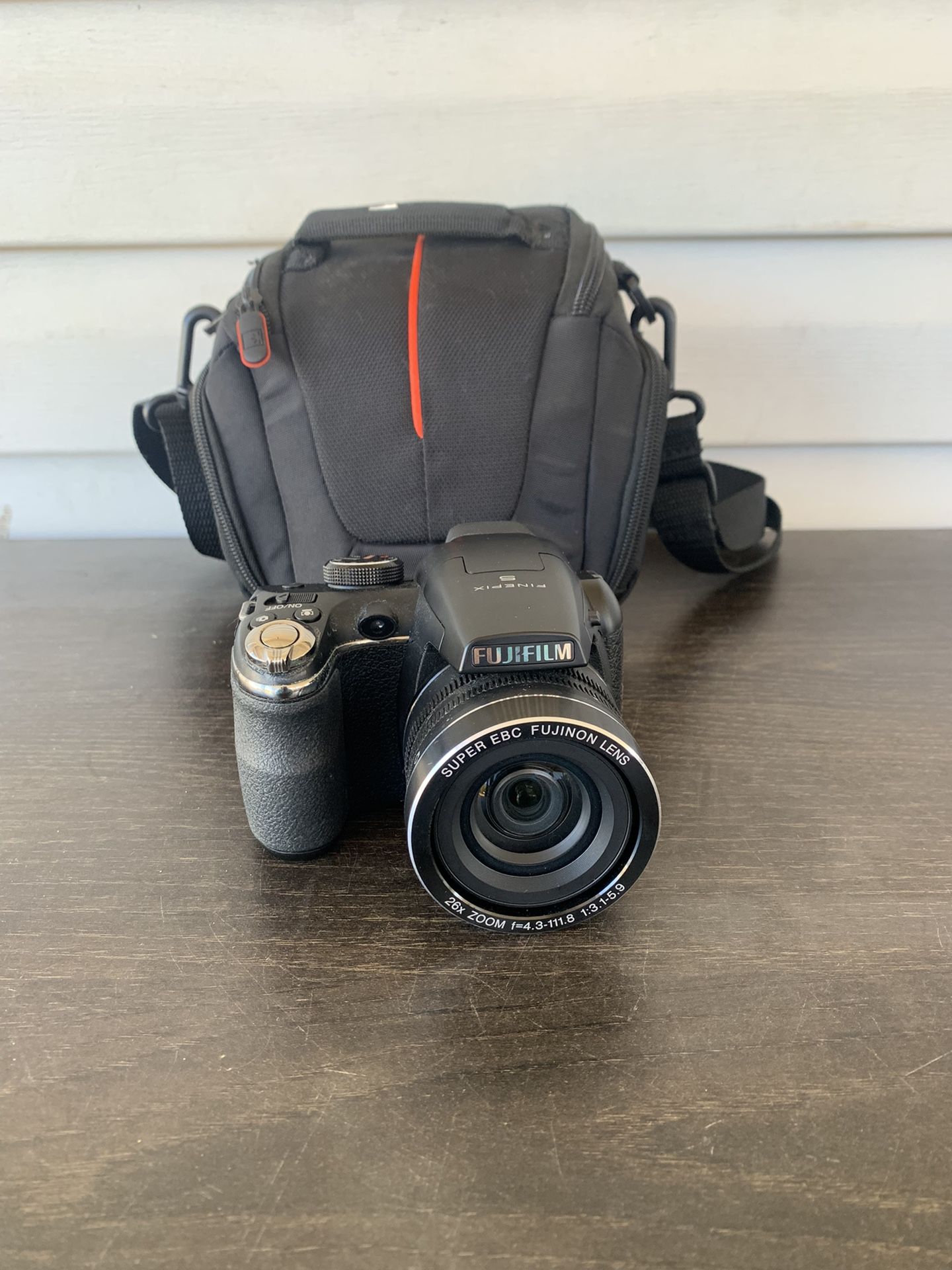 Fujifilm Finepix S4300 14.0MP Digital Camera ComFor parts only”.