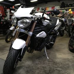 2012 Triumph Speed triple 1050
