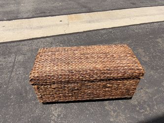 Coaster Laughton Hand-Woven Banana Leaf Storage Trunks