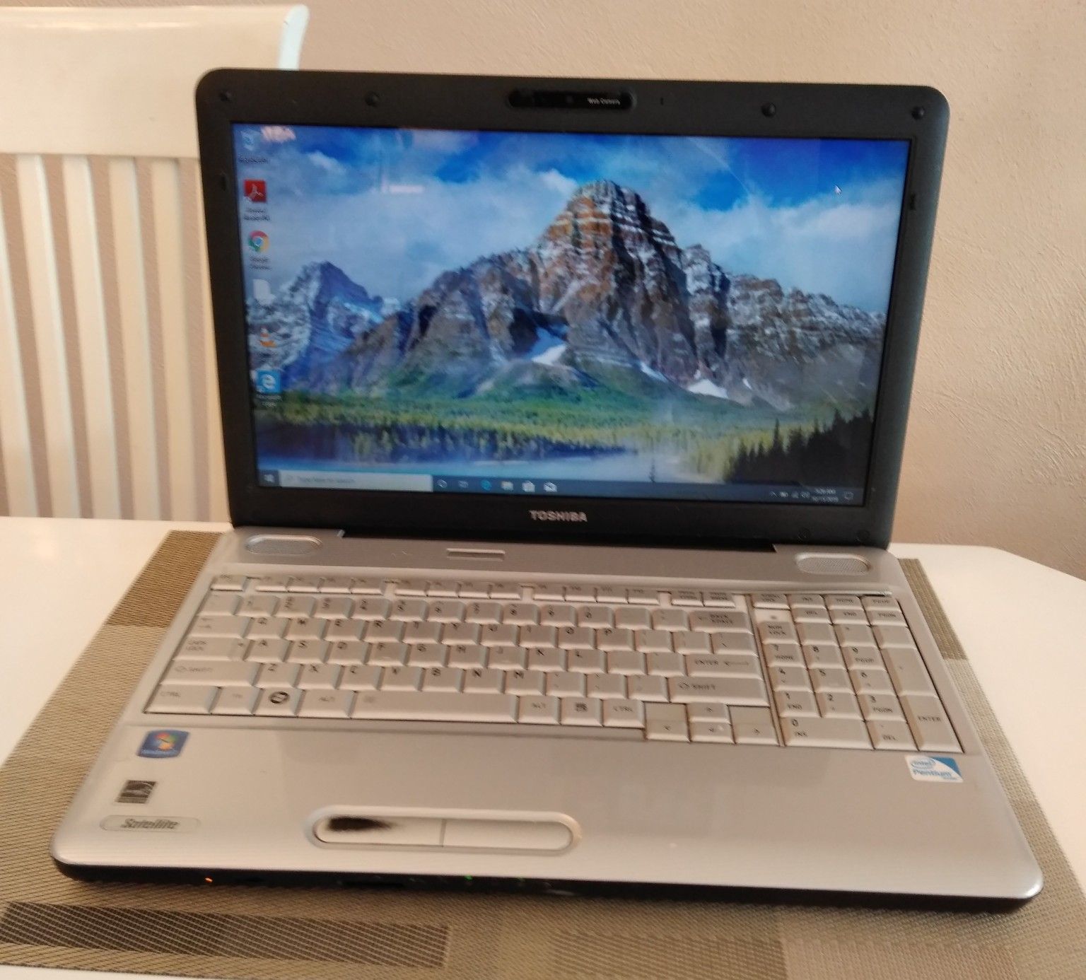 Toshiba Satellite laptop w Webcam