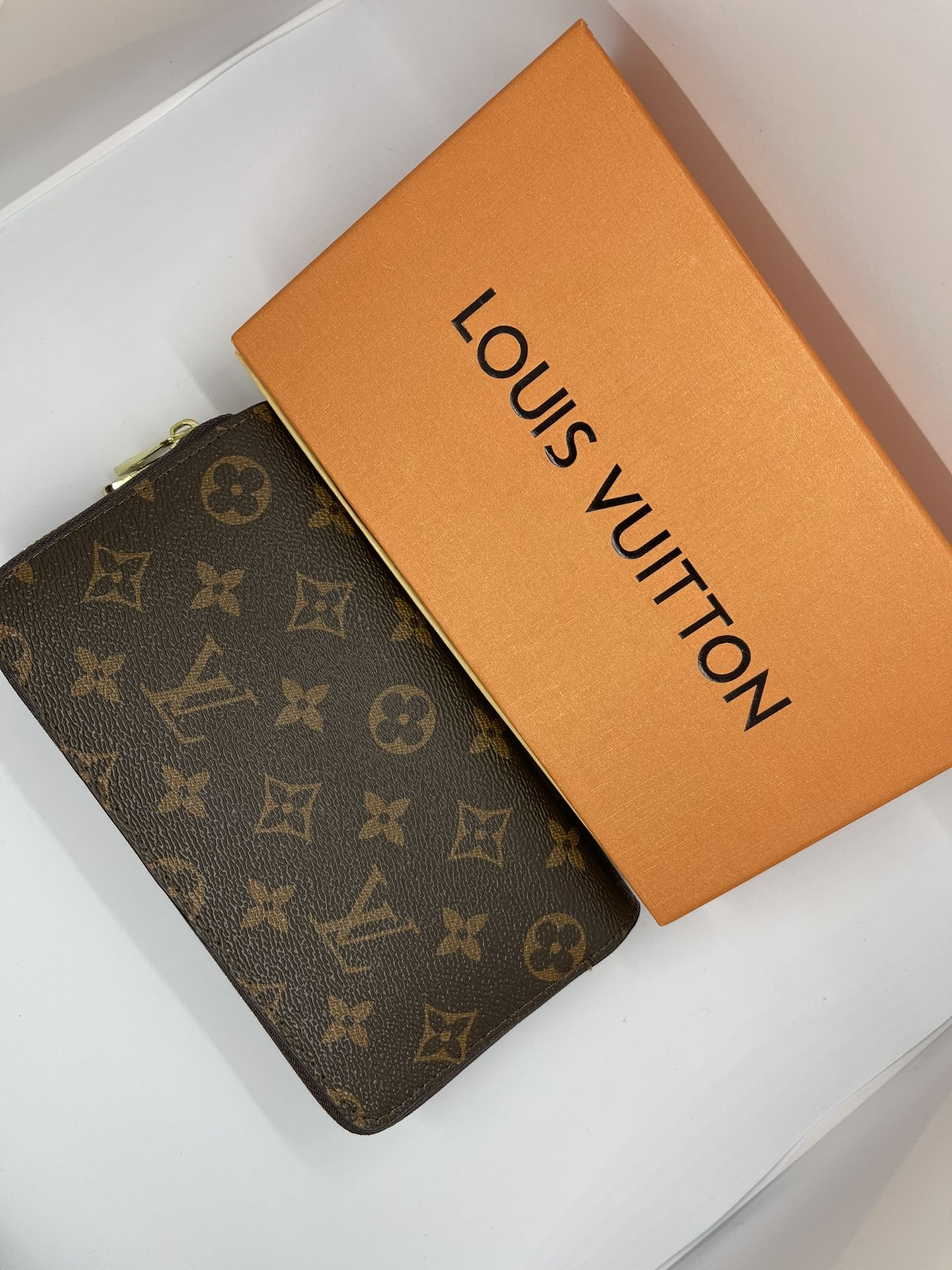 Louis Vuitton LV Women’s Wallet ( 2 Zipper )