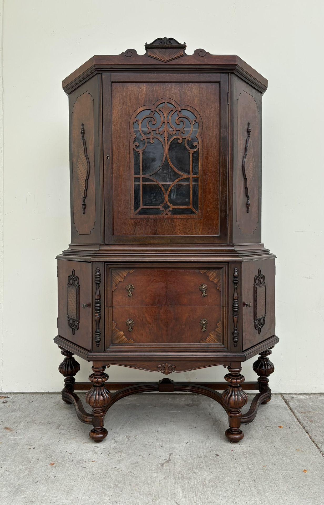 Gorgeous vintage China cabinet L47”