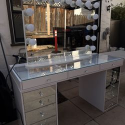 Impressions Vanity Set