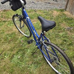 26" Blue MONGOOSE Sahara 21 Speed Women's Mountain Bike. 