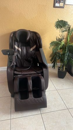 Full-Body Luxury Massage Chair with Touchscreen & Leg/Foot Massage