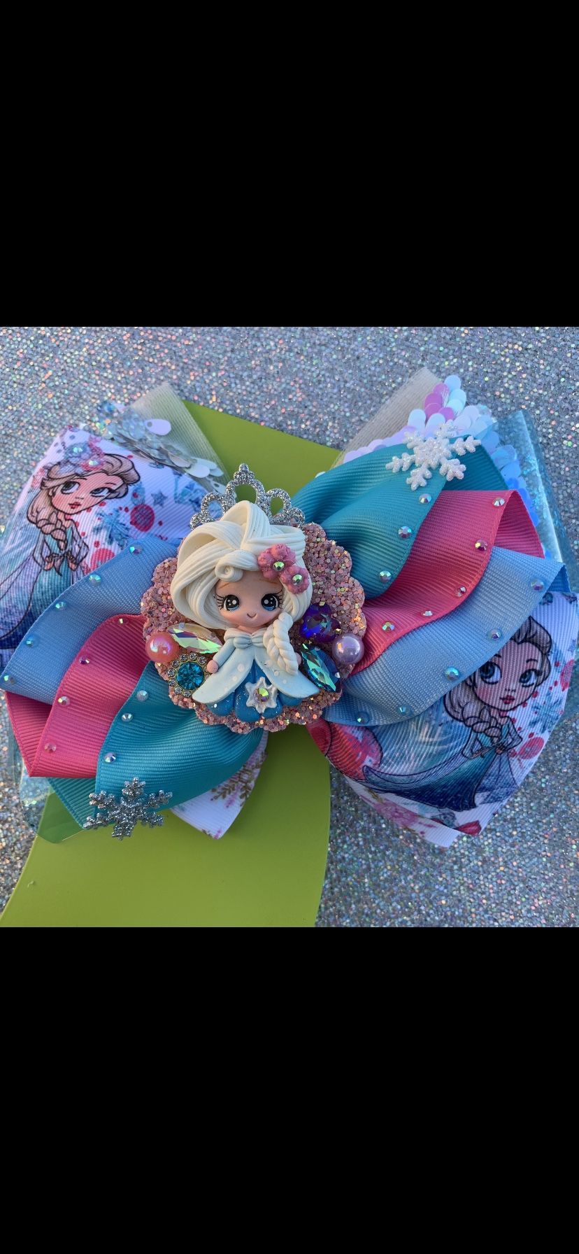 Moño 🎀 Elsa ❄️ clay, cristales hechos a mano