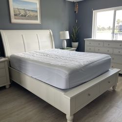 Queen Size Sleigh Bed. (mattress not Included)