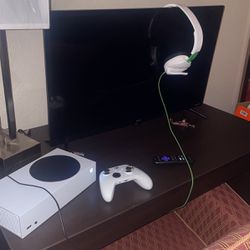 xbox series s, controller, headset, roku tv & remote