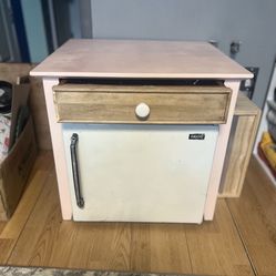 Night Stand With Mini Fridge for Sale in New Kensingtn, PA - OfferUp