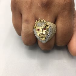 10kt Gold W Diamonds Lion Ring