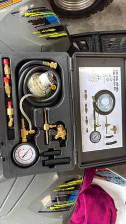 Fuel pressure tester
