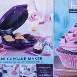 Electric Cupcake Maker - Makes 7 mini cupcakes each time 