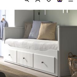 2 WHITE DAYBEDS **MUST READ ** 47TH AVE. AND DOBBINS IN LAVEEN