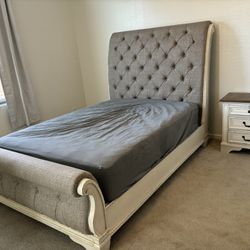 Ashley Realyn Queen Sleigh Bed frame 