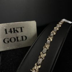 11.0 10KT YG 3.35CTW Diamond Bracelet 