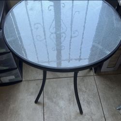 Small Circle Glass Table 