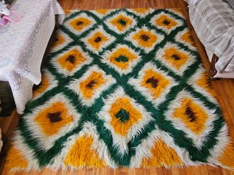Handmade 100% european wool 8 ft x 6 ft area rug or can be used for cold winters blanket