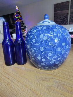 beautiful decorative vase, porcelain, turkish