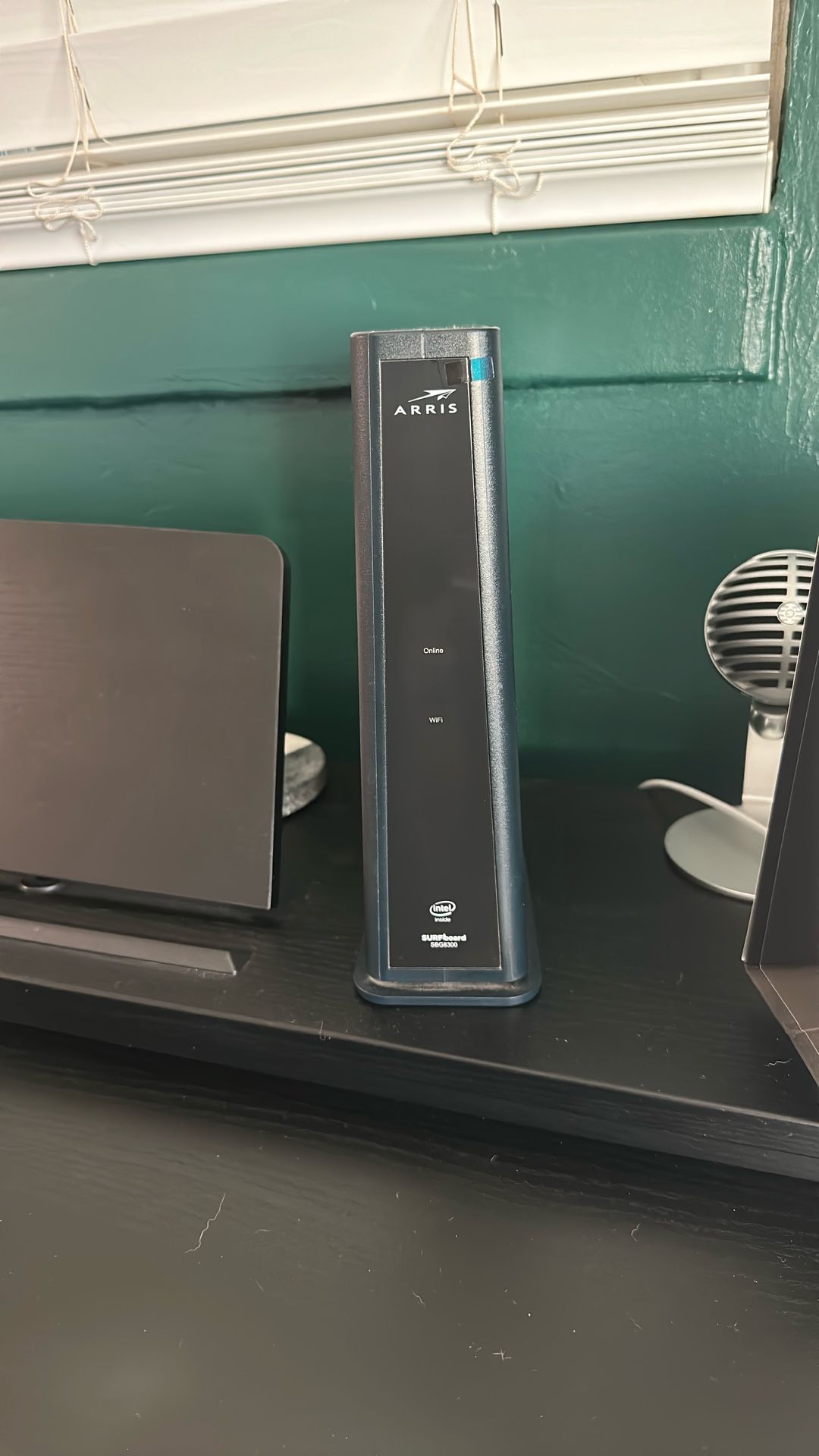 Arris Surfboard SBG8300 Modem and Router