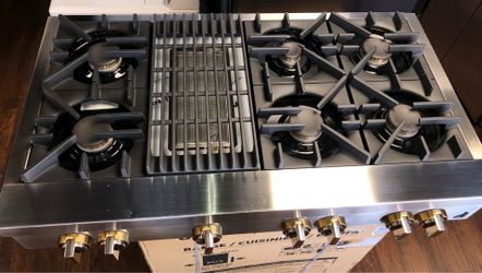 Jenn Air Gas Cooktop 48” & Double Oven 30”