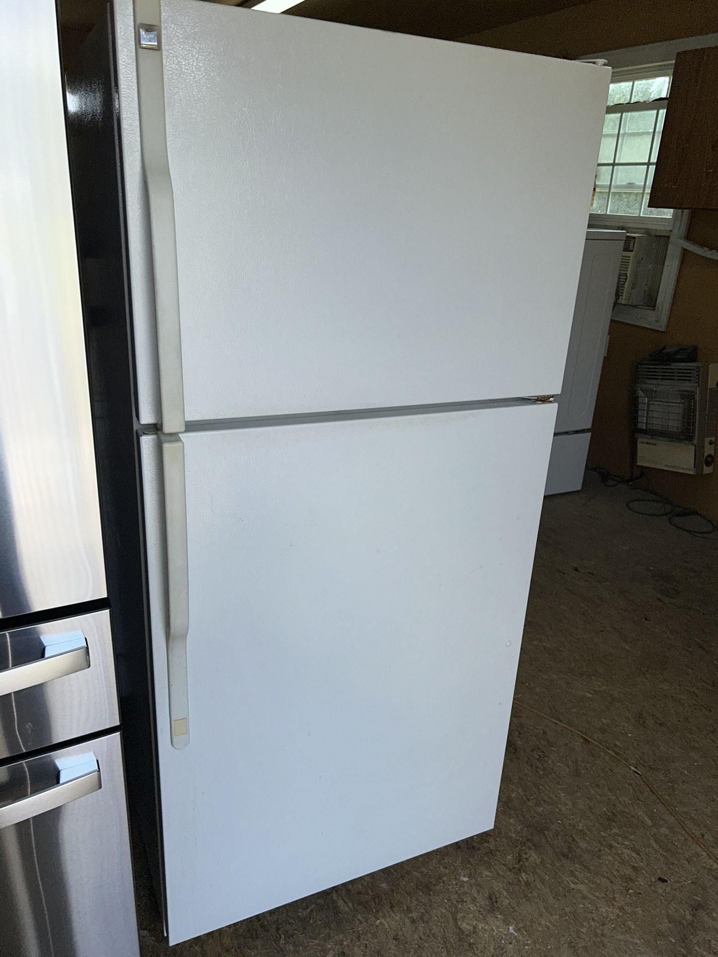 GE 18 Cu Ft Top Mount Refrigerator