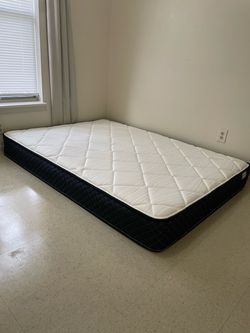 Full Size Mattress White and Navy