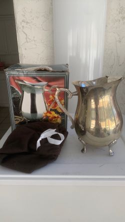 Silver plated 2 quart pitcher with ice guard