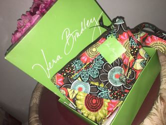 Vera Bradley cross body bag new with the tag comes with the box